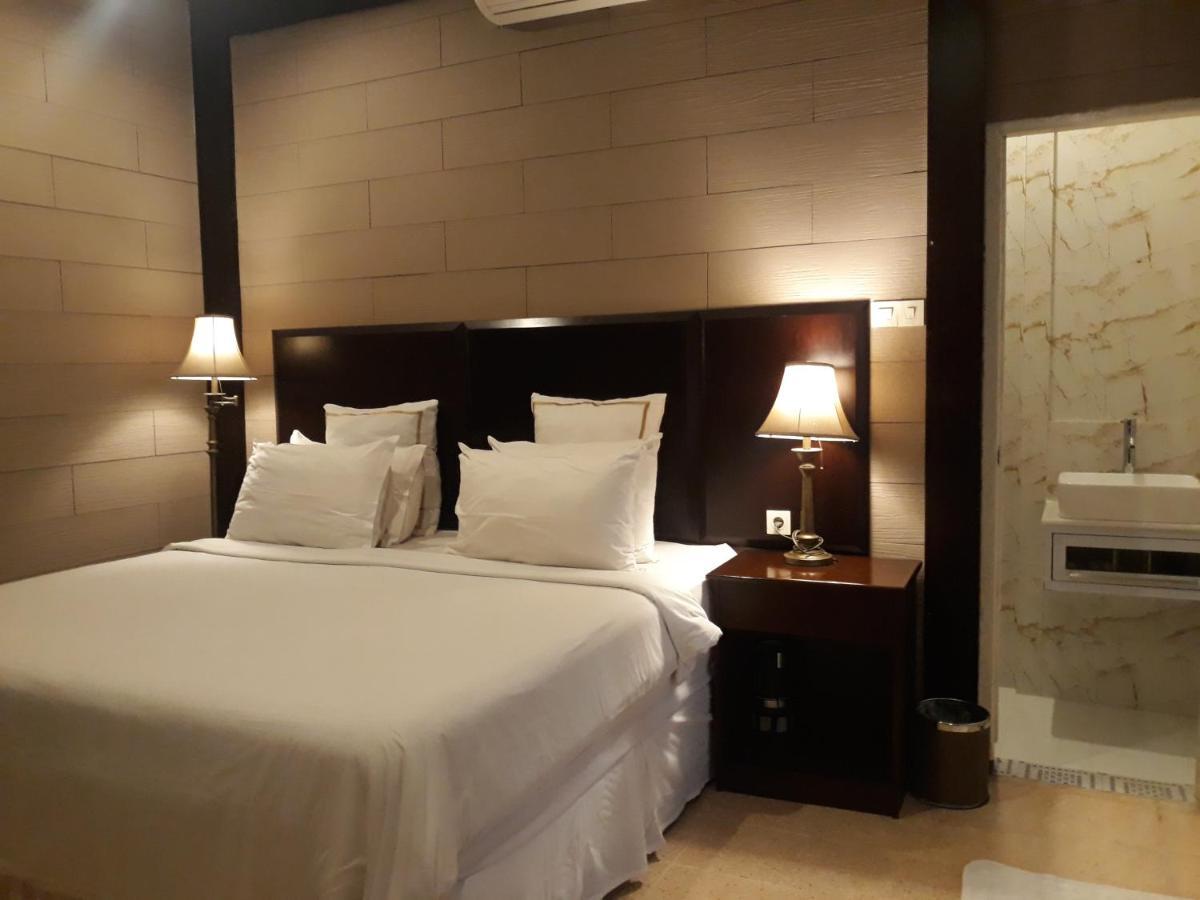 Alsalam Syariah Guesthouse Surakarta  Ngoại thất bức ảnh