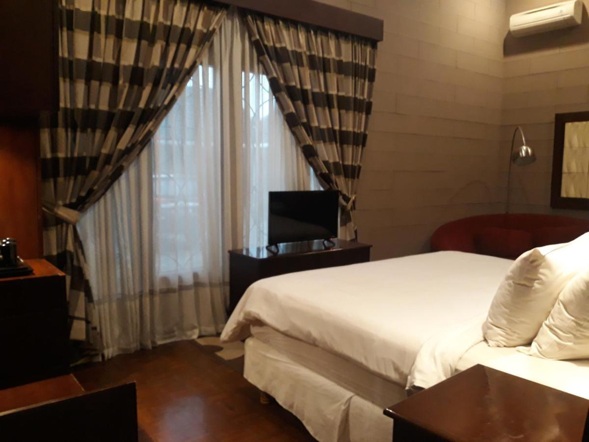 Alsalam Syariah Guesthouse Surakarta  Ngoại thất bức ảnh