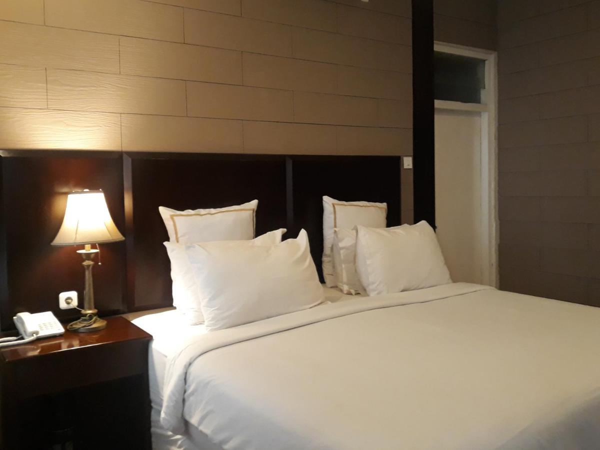 Alsalam Syariah Guesthouse Surakarta  Ngoại thất bức ảnh