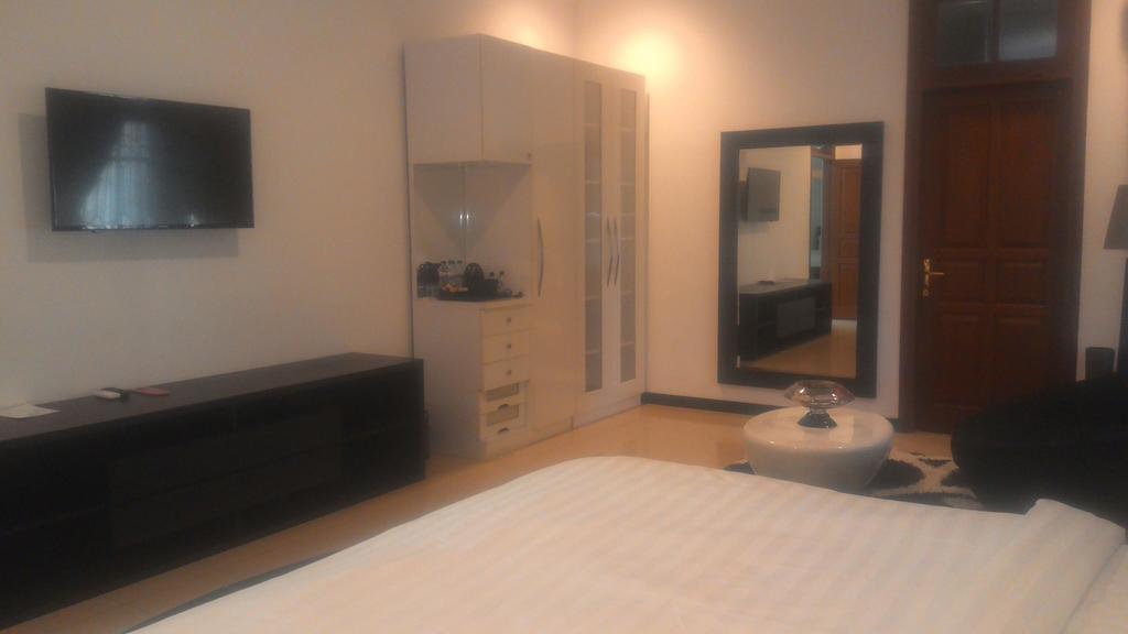 Alsalam Syariah Guesthouse Surakarta  Ngoại thất bức ảnh