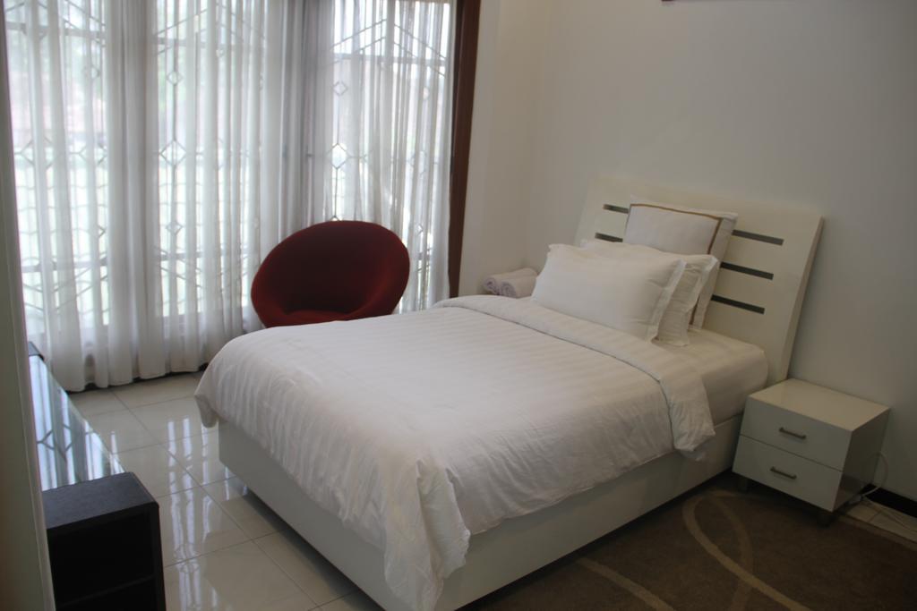 Alsalam Syariah Guesthouse Surakarta  Ngoại thất bức ảnh
