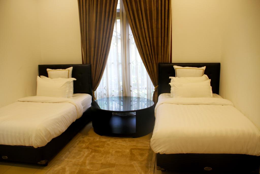 Alsalam Syariah Guesthouse Surakarta  Ngoại thất bức ảnh