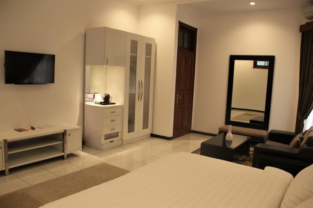 Alsalam Syariah Guesthouse Surakarta  Ngoại thất bức ảnh
