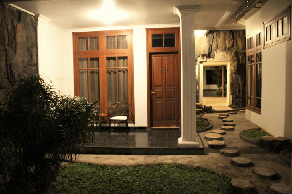 Alsalam Syariah Guesthouse Surakarta  Ngoại thất bức ảnh