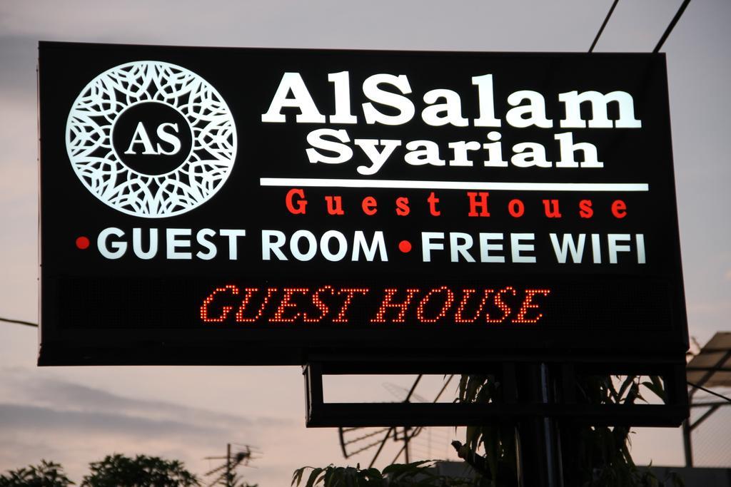 Alsalam Syariah Guesthouse Surakarta  Ngoại thất bức ảnh
